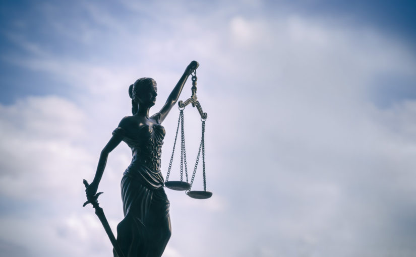 Mecenas to obrońca, którego zadaniem jest konsulting pomocy prawnej.