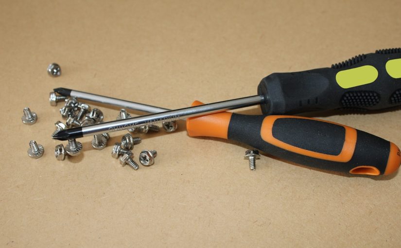 Co jednak poczynić gdy lodówka zakończy chłodzić, a z pralki rozpoczyna płynąć woda?