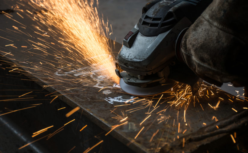 Technologie używane w produkcji śrub i wkrętów – jakie podejścia są najskuteczniejsze?