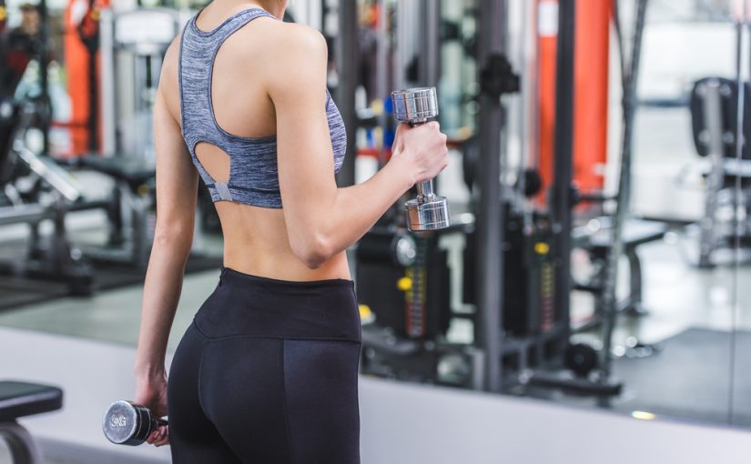 Szkło w Wnętrzu: Lustro jako Ekskluzywny Dodatek do Innowacyjnej Przestrzeni.