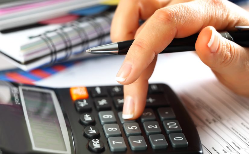 Po co powinno się skorzystać z usług biura rachunkowego zamiast prowadzić rachunkowość na własną rękę?